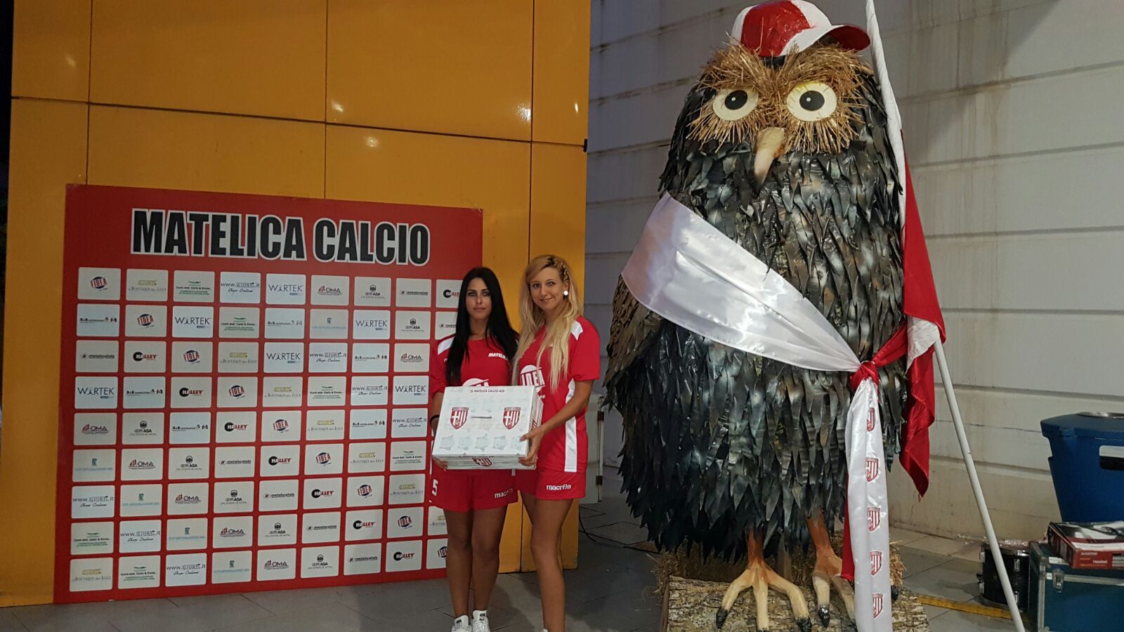 ragazze-raccolta-fondi